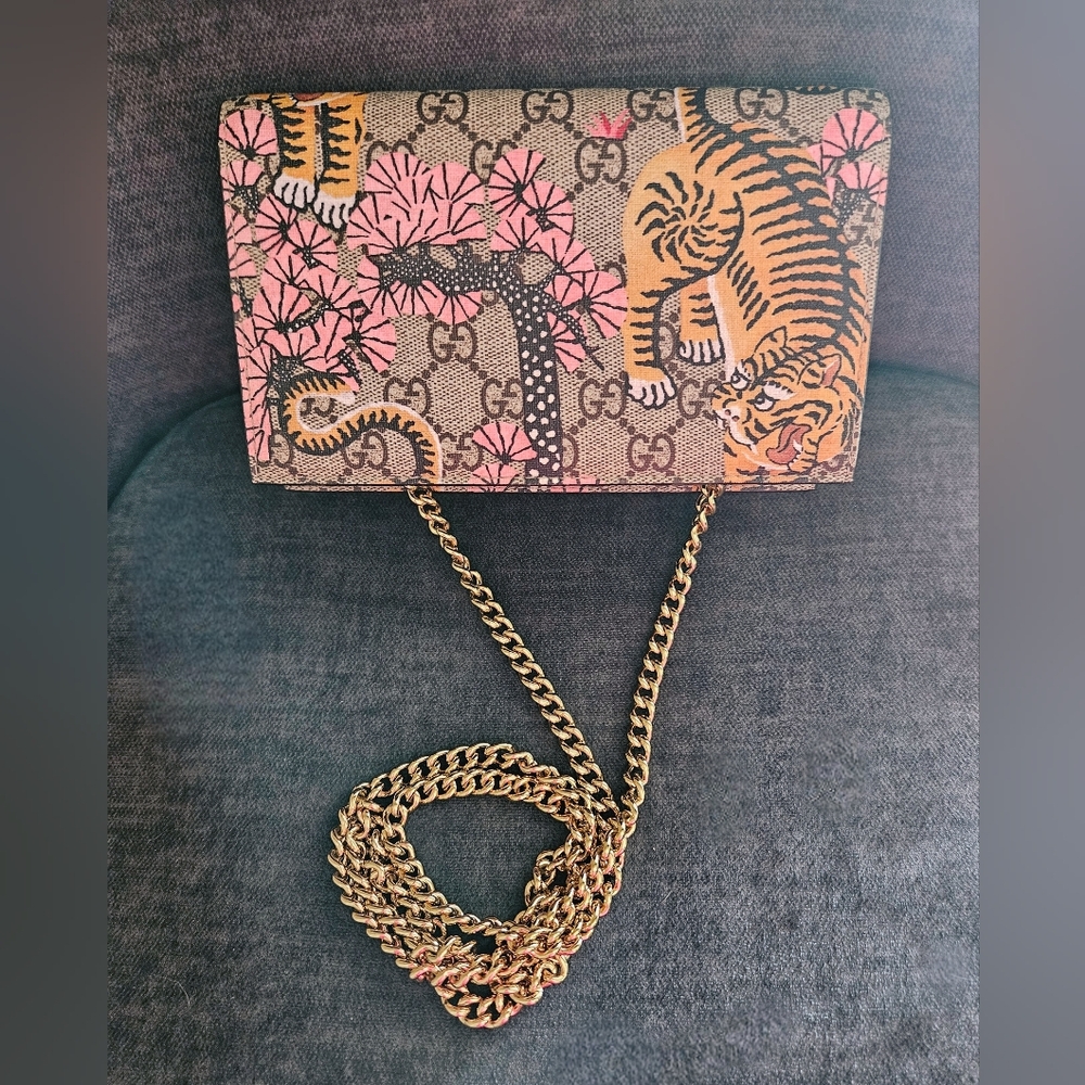 Gucci Beige/Brown Monogram Tiger Floral Chain Wallet